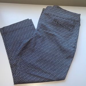 NWT Ann Taylor navy blue cropped trousers